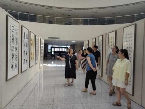 美術(shù)學(xué)院黨委組織教師參觀廉潔文化書畫作品展，深化文化藝術(shù)交流活動